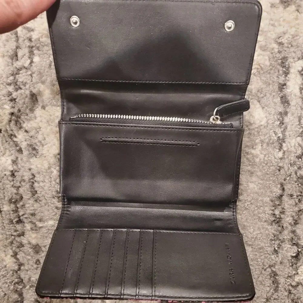 Date Night Leather Wallet w/chain || Like new!